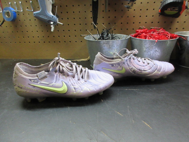 Load image into Gallery viewer, Used Nike Tiempo Legend 10 Elite FG Indoor Soccer Shoes - Size 5.5
