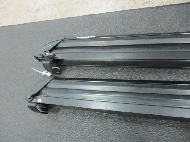 Load image into Gallery viewer, Used Yakima 30&quot; Ski &amp; Snowboard Rack W/ Key
