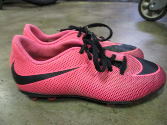 Used Nike Bravata 2 Soccer Cleats Size 4Y