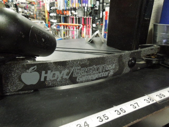 Load image into Gallery viewer, Used Hoyt Easton Gamegetter II Jr. Compound Hunting Bow with Arrows and Quiver
