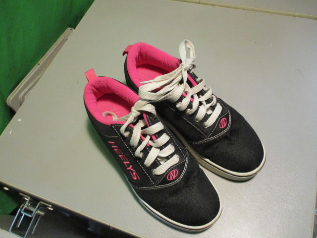 Load image into Gallery viewer, Used Heelys Size Youth 4
