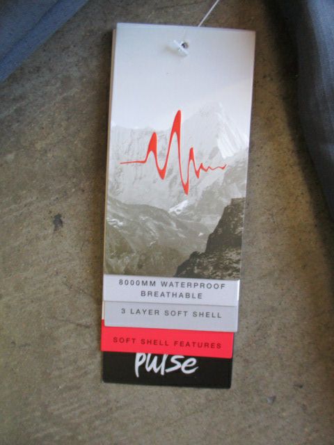 New WFS Pulse Core Soft Shell Hooded Jacket Adult Size Small - Gun Metal