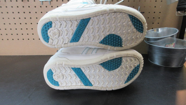 Load image into Gallery viewer, Used K2 Plush Snowboard Boots - Size 8
