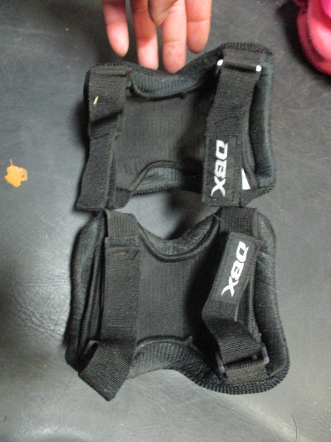Load image into Gallery viewer, Used DBX Size Youth Large Knee Pads
