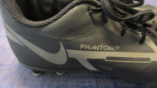 Used Nike Pantom Soccer Cleats Youth Size 4 - wear on edges