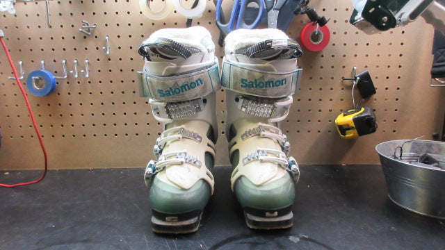 Load image into Gallery viewer, Used Salomon Quest 80w Energyzer Ski Boots - Size 24
