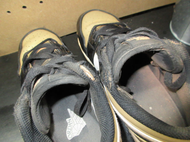 Load image into Gallery viewer, Used Jordan 1 Low Little/Big Kids Cleats - Size Youth 5.5
