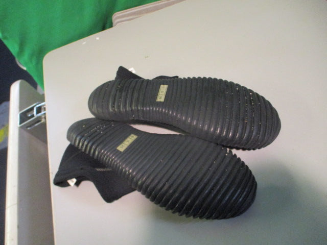 Load image into Gallery viewer, Used Scuba Max Size 6 Aqua Vented Dive Boots
