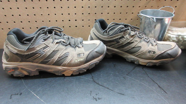 Load image into Gallery viewer, Used Hi-Tec Ravus Vent Lite Low WP 7 Hiking Shoes - Size 10
