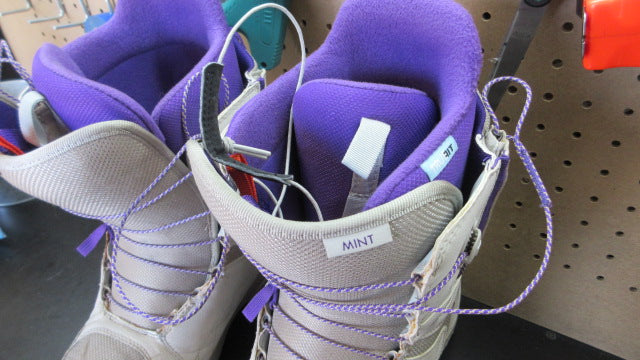 Load image into Gallery viewer, Used Burton Mint Imprint 1 Snowboard Boots - Size 8.5
