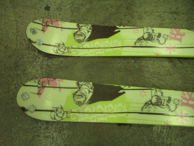 Load image into Gallery viewer, Used K2 MissDemeanor 159cm Skis w/ Rossignol Bindings
