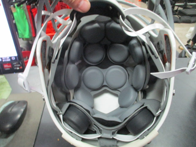Load image into Gallery viewer, Used Xenith X2E+ Youth Large White Football Helmet 2023 (Jaw Pads Not Incl)
