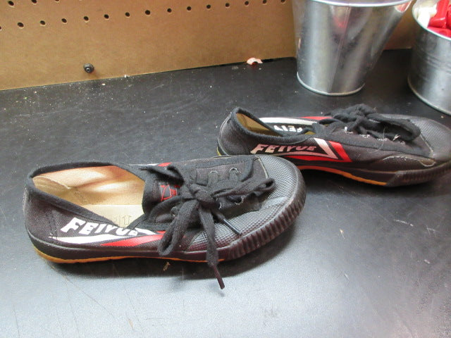 Load image into Gallery viewer, Used Feiyue Original Martial Arts Shoes - Youth 4
