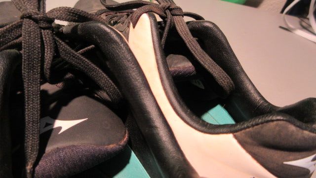 Load image into Gallery viewer, Used Mizuno Youth Wave Lightrevo TPU 4.5Y Softball Cleats
