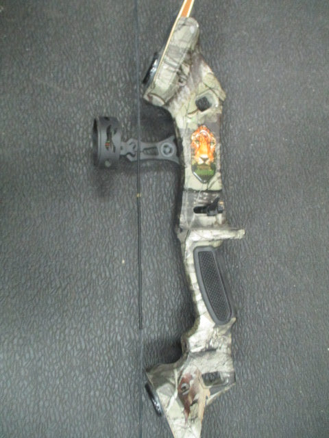 Load image into Gallery viewer, Used Martin Jaguar 57&quot; #50 28&quot; Bow
