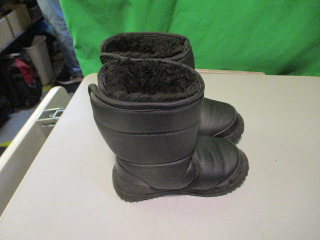 Load image into Gallery viewer, Used Khombu Toddler Size 5 Winter Boots
