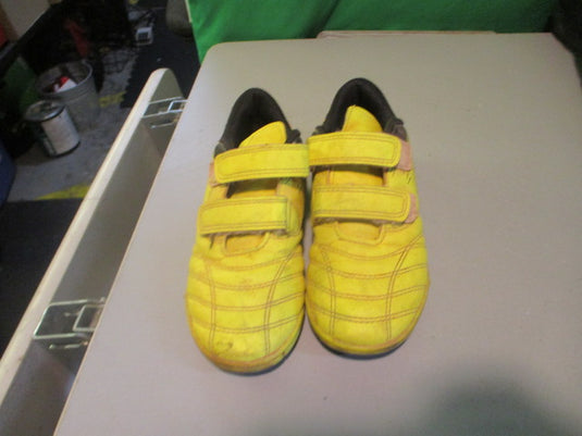 Used Brooman Size Junior 12 Indoor Soccer Cleats