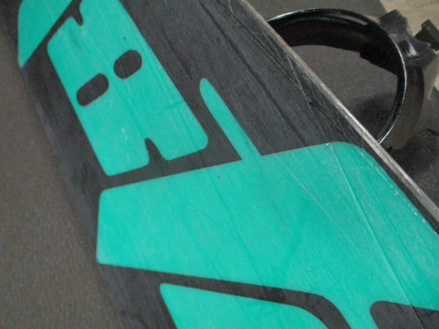 Load image into Gallery viewer, Used M8trix 155cm Snowboard w/ Division Bindings
