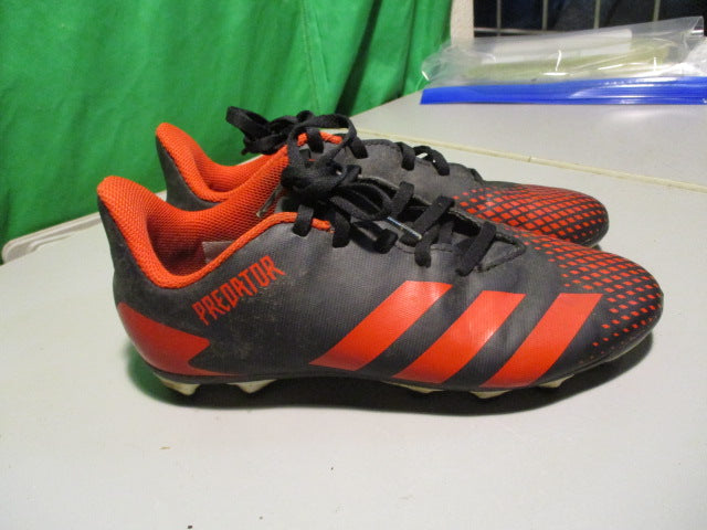 Load image into Gallery viewer, Used Adidas Predator Size Youth 5 Soccer Cleats
