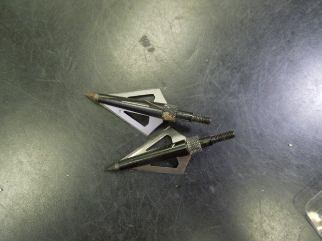 Load image into Gallery viewer, 2 Used 100 Grain Hunting Broadheads
