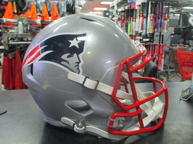Load image into Gallery viewer, Used New England Patriots Riddell Speed Replica Helmet In Box Small Tear Inside
