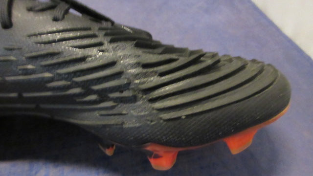 Load image into Gallery viewer, Used Adidas Predator Soccer Cleats Youth Size 5.5 - wear
