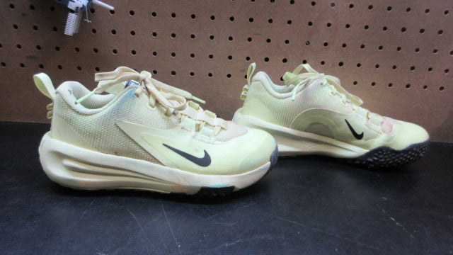 Load image into Gallery viewer, Used Nike Turf Shoes - Size Youth 3
