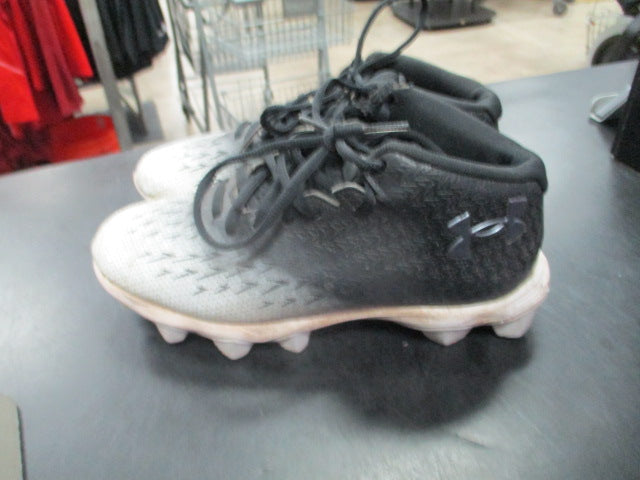 Load image into Gallery viewer, Used Under Armour Size 4.5 Football Cleats
