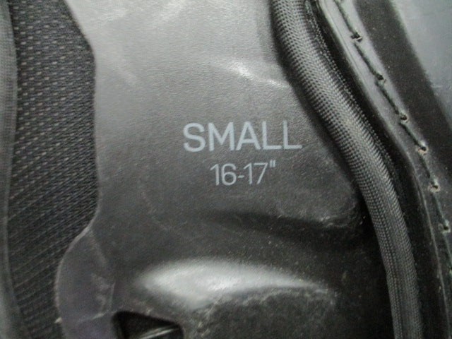 Load image into Gallery viewer, Used Xenith Velocity 2 TD Youth Small Football Shoulder Pads
