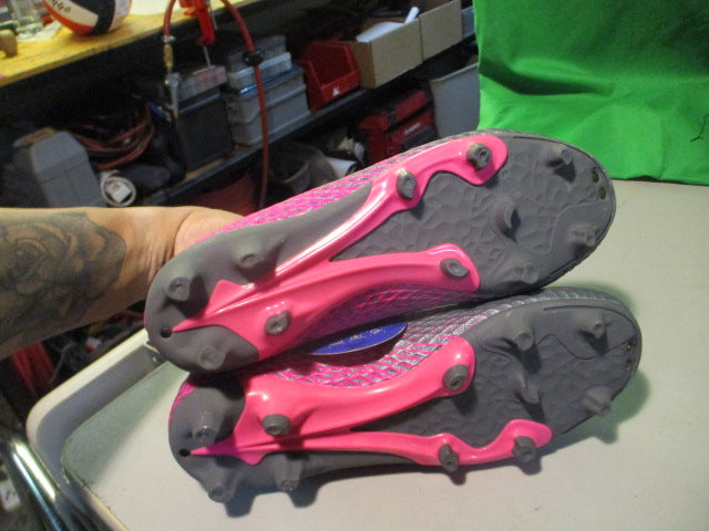 Load image into Gallery viewer, Hawkwell Size 5 Soccer Cleats
