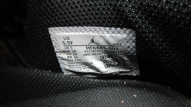Load image into Gallery viewer, Used Nike Jordan 1 Baseball Cleats - Size Youth 5.5
