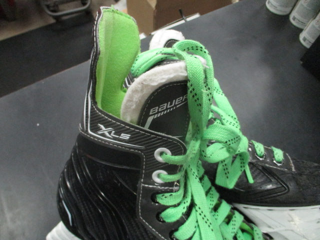 Load image into Gallery viewer, Used Bauer XLS Hockey Unkown Size
