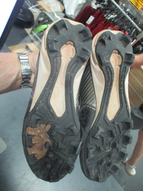 Used Rawlings Size 5 Cleats