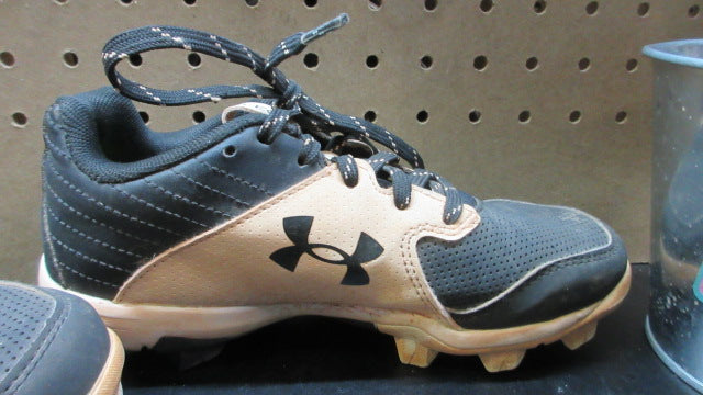 Load image into Gallery viewer, Used Under Armour UA Leadoff Low RM Baseball Cleats - Size Youth 2.5
