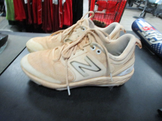 Load image into Gallery viewer, Used New balance Size 7 Metal Cleats
