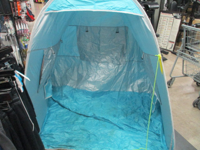 Load image into Gallery viewer, Used Poray Beach Portable Pop Up Tent
