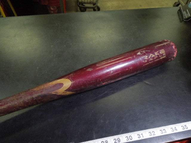 Load image into Gallery viewer, Used Marucci Rake Maple Cage Bat 33 in 30 oz -3
