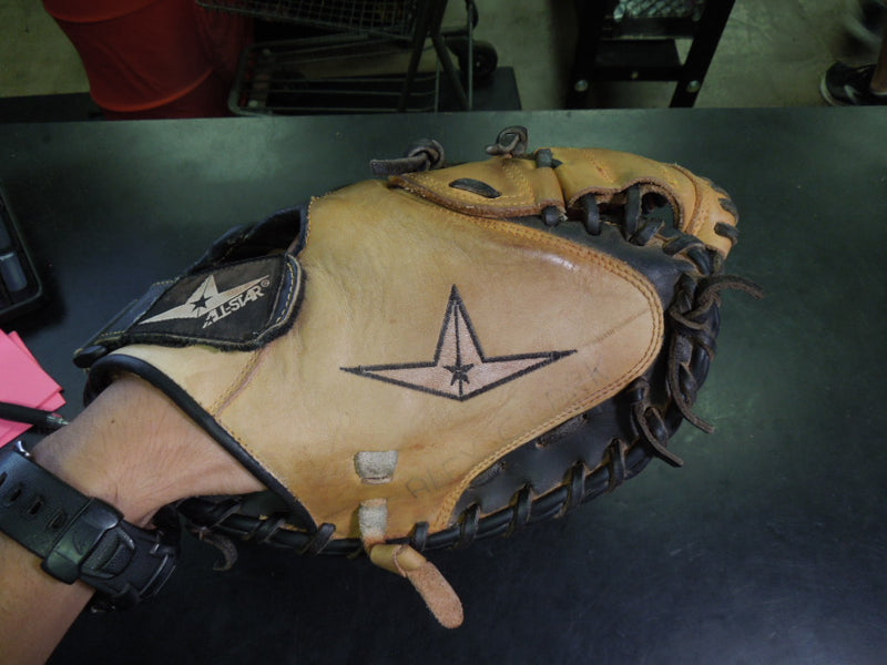 Load image into Gallery viewer, Used All Star Pro Series 32" RHT CM3200SBT Catcher's Mitt
