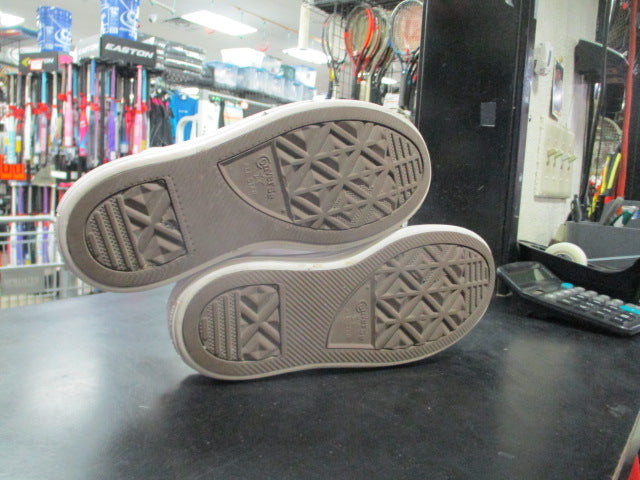 Load image into Gallery viewer, Used Converse hi-top kids shoes size 4
