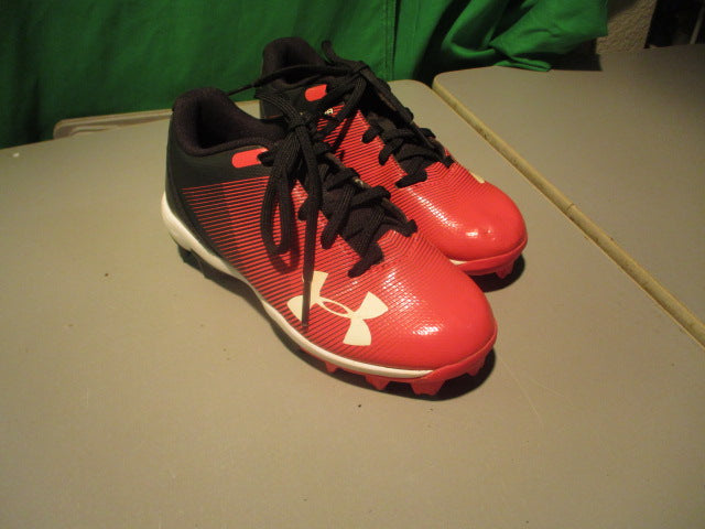 Load image into Gallery viewer, Under Armour Youth Cleats Size 13K
