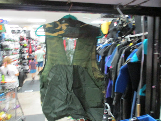 Used Duck Bay Camo Vest Size Large
