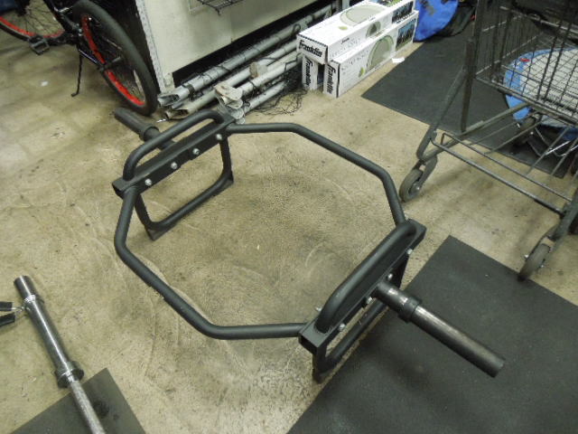 Load image into Gallery viewer, Used Olympic Trap Shrug Bar with Silicone Plate Stops

