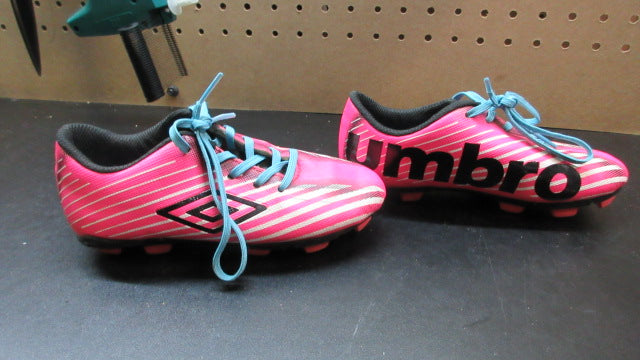 Load image into Gallery viewer, Used Umbro Soccer Cleats - Size Youth 11k
