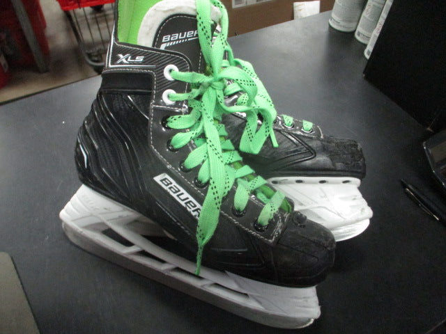 Load image into Gallery viewer, Used Bauer XLS Hockey Unkown Size
