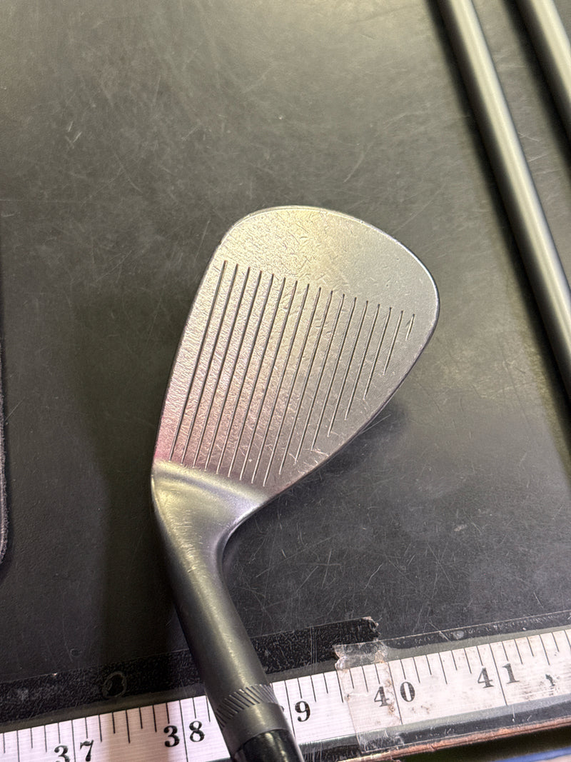 Load image into Gallery viewer, Used Titleist Vokey Design SM5 60º Right Hand M Grind Lob Wedge

