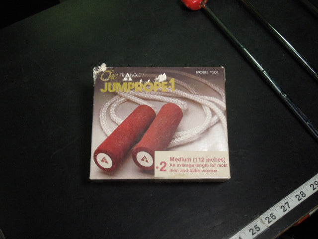 Load image into Gallery viewer, Used Vintage Triangle Fitness Official Jump Rope 112 in
