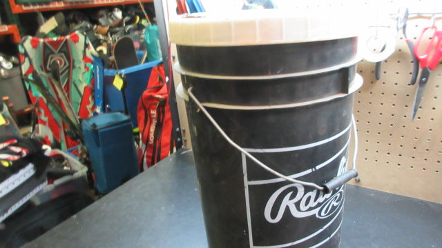 Load image into Gallery viewer, Used Rawlings C &amp; S 6 Gallon Ball Bucket w/ Padded Lid
