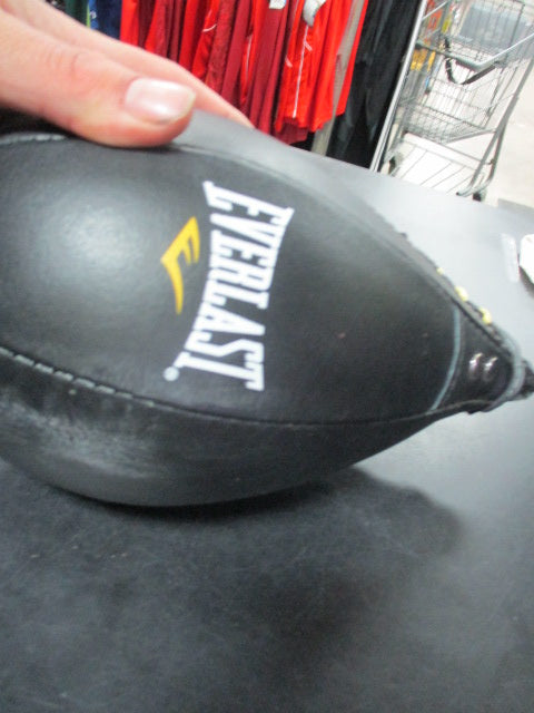 Load image into Gallery viewer, Used Everlast 4 LB Speed Bag

