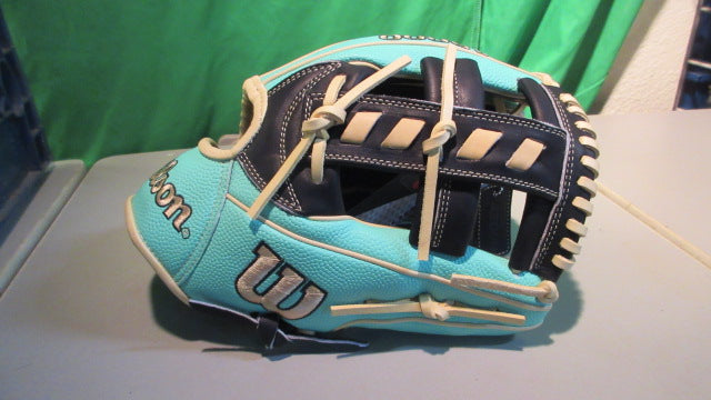 Load image into Gallery viewer, New Spring 2025 A2000® 1716SS 11.5” Infield Glove
