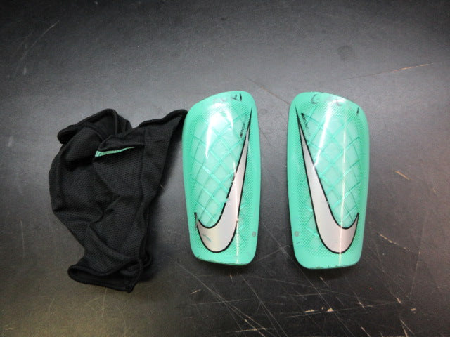 Load image into Gallery viewer, Used Nike Soccer Shin Guards - Youth
